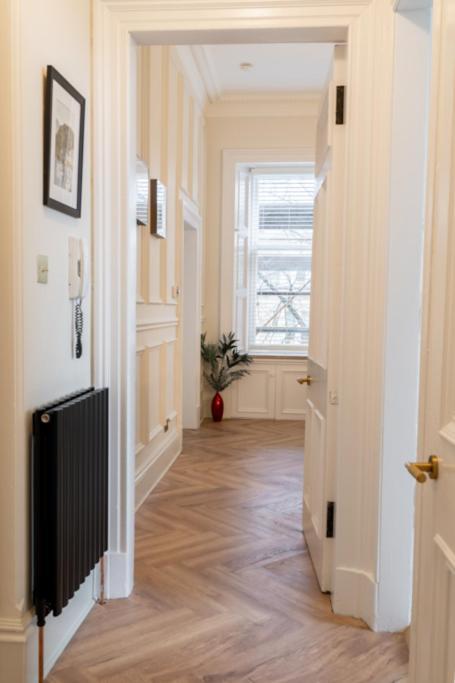 The Devonshire Suite - Your 5 Star West End Stay! グラスゴー エクステリア 写真