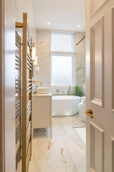 The Devonshire Suite - Your 5 Star West End Stay! グラスゴー エクステリア 写真