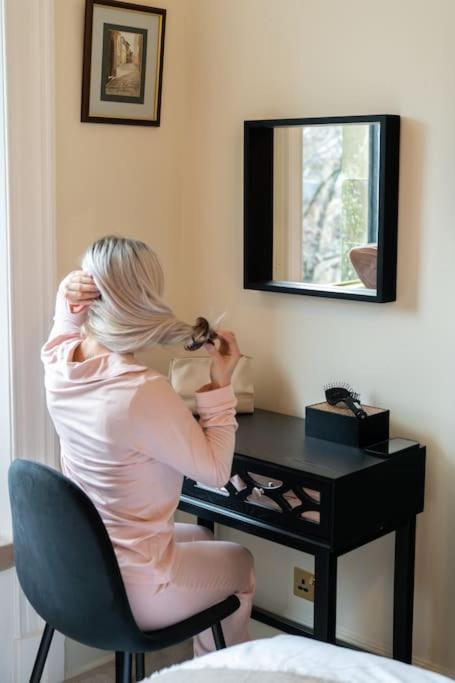 The Devonshire Suite - Your 5 Star West End Stay! グラスゴー エクステリア 写真